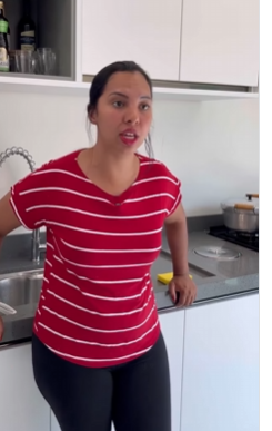 T1802002 Vai todos os dias buscar coisas na geladeira dela para cozinhar sem pedir permissão part2