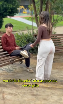 T1001005 Menstruada na rua! part2