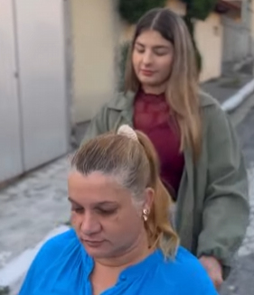 T0802002 Menina pega comida de mulher rica por esse triste motivo part2