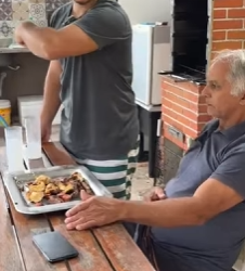 T1801003 Esposa da resto de comida para sogro comer marido te da uma licao part2