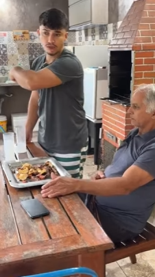 T1801003 Esposa da resto de comida para sogro comer marido te da uma licao part2
