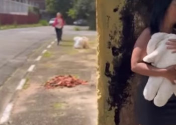 T0802011 Asked these women to take care of her baby while so she could work part2