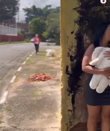 T0802011 Asked these women to take care of her baby while so she could work part2