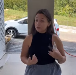 T0904001 Aluga casa também quer comer sentar na mesa part2