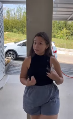 T0904001 Aluga casa também quer comer sentar na mesa part2