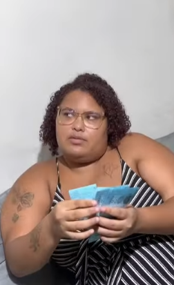 T1801016 Oque será que ela fez com dinheiro