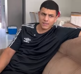 T1102001 vizinha sempre chega na hora do almoço