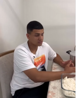 T1102008 Ela ficava brava com sogra porque ela cozinhava muita comida