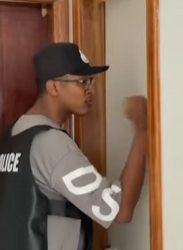 T0321002 ELA VIU SUA FOTO NUM POST DE DESAPARECIDA MAS PIOR AINDA ESTAVA DENTRO DO BANHEIRO