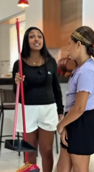 T0321003 ELE ESTAVA ESCONDIDO DEBAIXO DA CAMA VIU TUDO QUE MADRASTA FEZ COM ENTEADA