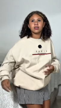 T0321008 ELA NÃO QUERIA TIRAR CASACO