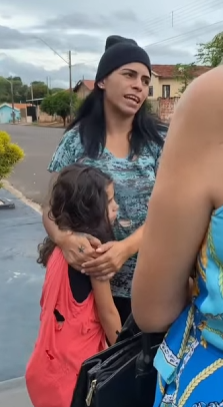 T0121010 Todos se impressionam com atitude de caráter dessa menina part2