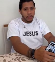 T0621005 Tanto tempo buscando uma pessoa finalmente chegou dia