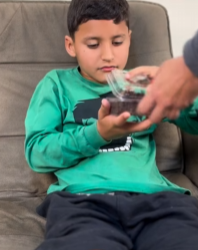 T0701002 Ele tratava sua mãe assim olha que aconteceu