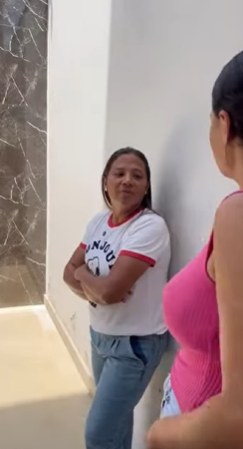 T0321017 Ela foi buscar um futuro melhor irmã pensou contrário