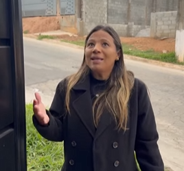 T0402002 Mandou fazer uma casa com filha, quando chegou não podia morar nela