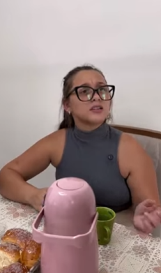 T1102002 mãe deles visitou os, sem imaginar que iria descobrir