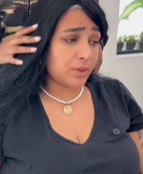 T0721012 Ela trabalhava passava fome porque dinheiro dela era só para perucas luxos