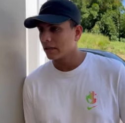 T1721004 Ela trouxe almoço para sua vizinha, mas ela não percebeu part2