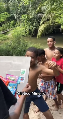 T1801003 Brincadeira tu acertou levoupart2