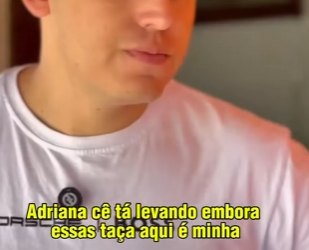 T0102004 Luís deu as xícaras para Adriana ainda acusou ela de ter pegado para Tim