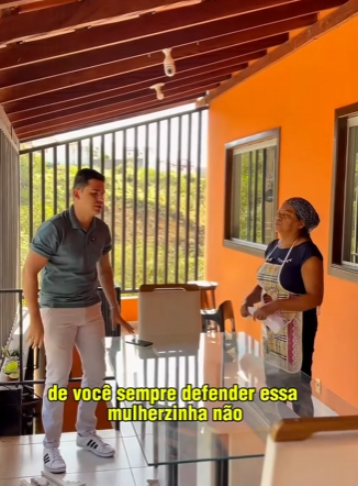 T0102006 Tim não sabe quem quebrou sua mesa decidi olhar na câmera de segurança