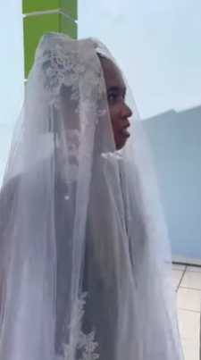 T1321003 Aмαитє chegou em plena cerimônia de casamento fez isso part2