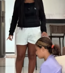 T0304008 ELA FEZ ENTEADA COMER NO CHÃO MAS MARIDO