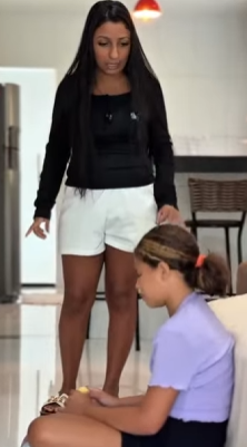 T0304008 ELA FEZ ENTEADA COMER NO CHÃO MAS MARIDO