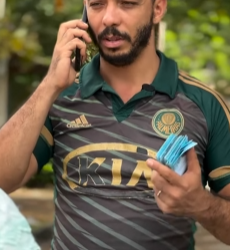 T0702004 Ela quer amor ele só pensa no dinheiro que ela tem na conta