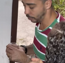 T0702011 Esse homem tem um plano de ficar com tudo que velha tem doméstica tenta desmarcar