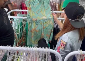 T0802008 Hum1lhar4m irmã pela forma como ela se vestia, ate que isso aconteceu