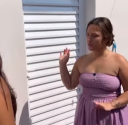 T1124003 mãe de duas filhas que está interessada nos presentes que elas podem lhe dar mais nada