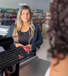 T1302002 Ela viu marido no mercado com amante gra vida.