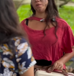 T1802003 Ela foi uma menina honesta mesmo depois de ser humilhada