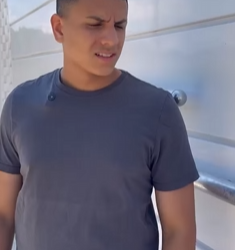 T1702009 As vezes ele só precisa de um momento desconfortável para consertar as coisas part2