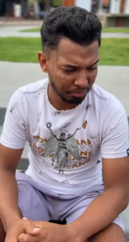 T1321006 Ela foi comprar um carro, mas vendedora parecia não querer vender part2