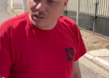 T1321008 Ela não queria, outra muito menos