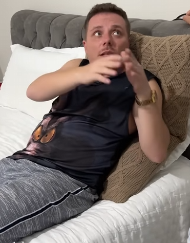 T1321010 Ele deu estadia para família agora eles não querem sair de casa part2