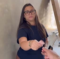 T1104001 Deixava comida para marido com vizinha vizinha comia