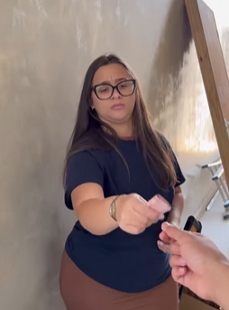 T1104001 Deixava comida para marido com vizinha vizinha comia