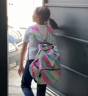 T1321016 Menina prefere namorada do pai mãe faz isso por ciúmes