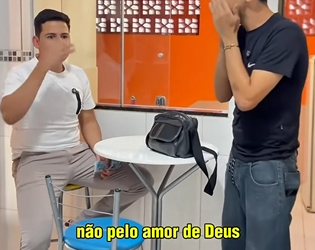 T0102003 Escondeu de baixo da mesa para pegar no flagra Luís querendo dinheiro da funcionária