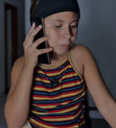 T0304003 ELA BATEU NA PORTA DO QUARTO QUE ELA VIU NO ROSTO DA SUA MÃE CHOCOU TODOS