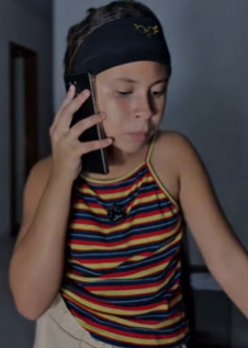 T0304003 ELA BATEU NA PORTA DO QUARTO QUE ELA VIU NO ROSTO DA SUA MÃE CHOCOU TODOS