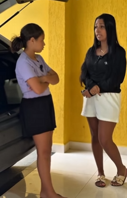 T0304007 ELA SAIU DO PORTA MALAS CHORANDO