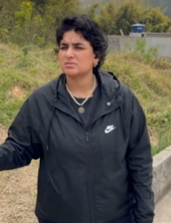 T0402001 Me fingi de cega para ver mentira da minha irmã