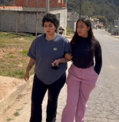 T0402006 Ela leva fogão para sogra, para que ela não vá mais sua casa