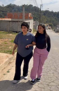 T0402006 Ela leva fogão para sogra, para que ela não vá mais sua casa