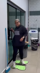 T1702005 Ela não tinha máquina de lavar em casa depois levava as coisas para vizinha lavar part2